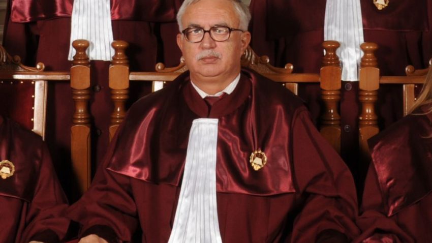 Augustin Zegrean vrea să plece de la Curtea Constituțională