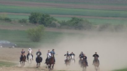 La galop, de 1 Mai, la poalele Munților Măcin