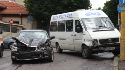 Accident de microbuz în Constanţa. Un tânăr a fost rănit