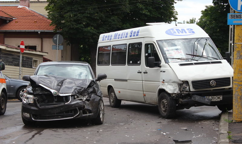 Accident cu nouă răniţi