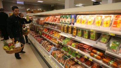 Acuzaţii între producători şi comercianţi, înainte de reducerea TVA la alimente