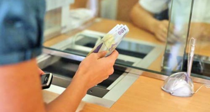 Femeie suspectă de escrocherii în bănci, prinsă la Năvodari