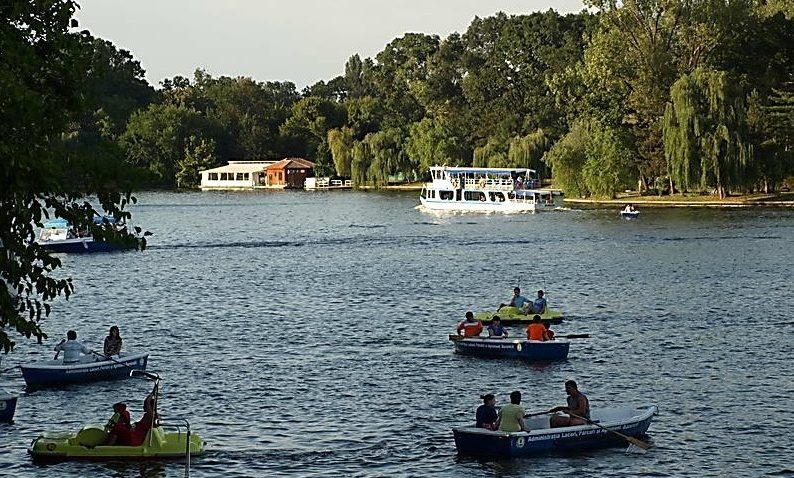 TIMP LIBER: Picnic tulcean pe lacul Ciuperca