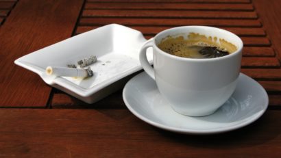 Una dintre cele mai vizitate ţări europene va interzice fumatul în cafenele