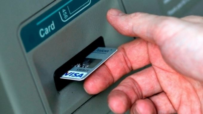 CONSTANŢA: Hoţii „electronici” prinşi duminică au furat, în două zile, 14 milioane de dolari