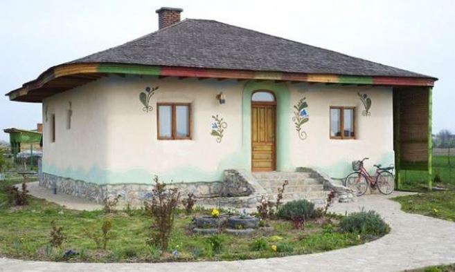 AUDIO: Locuinţele din chirpici, oportunitate de afaceri
