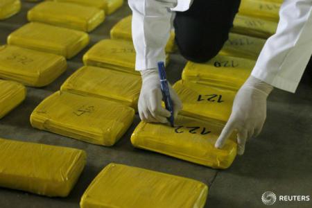 Tone de cocaină confiscate de la bordul unui remorcher