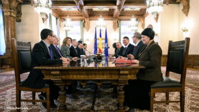 Partidele parlamentare, chemate astăzi la consultări