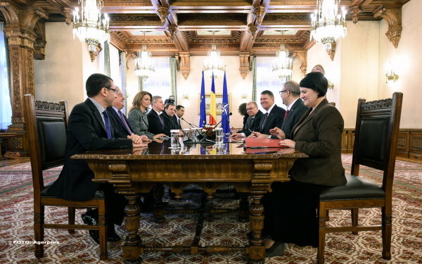 Partidele parlamentare, chemate astăzi la consultări