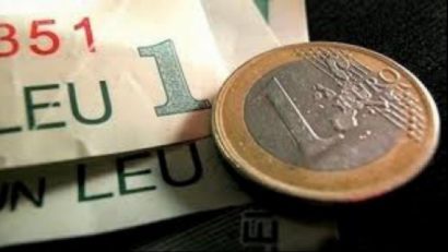 Leul se depreciază faţă de euro