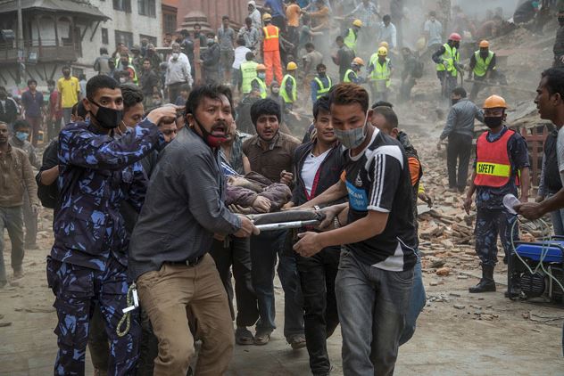 VIDEO: O cameră de supraveghere a surprins puterea cutremurului din Nepal