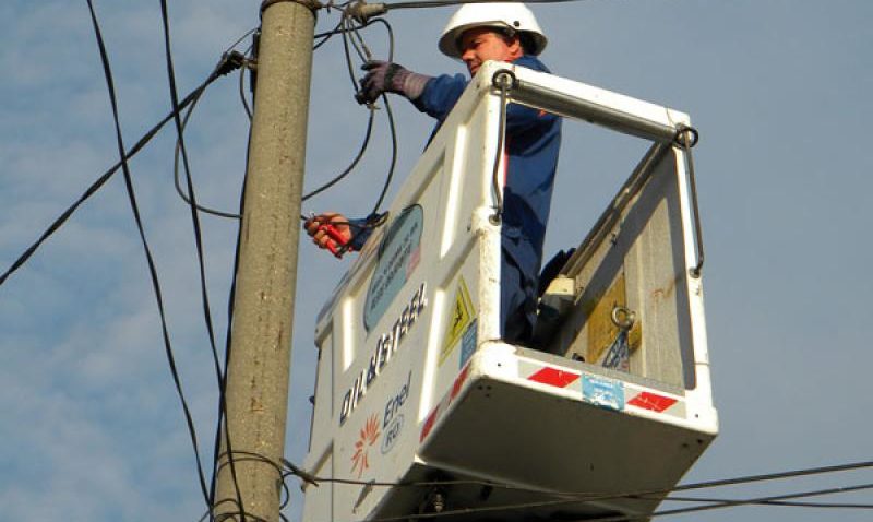 ATENȚIE! Locuiorii din zona magazinului TOMIS rămân, vineri, fără curent electric