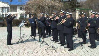 Concerte de fanfară pe faleza Cazinoului din Constanţa, până la toamnă