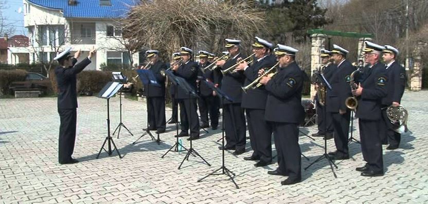 Concerte de fanfară pe faleza Cazinoului din Constanţa, până la toamnă