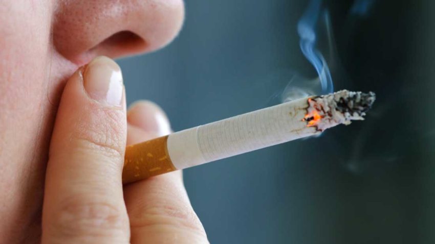 80% dintre români susțin interzicerea fumatului în spațiile publice