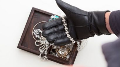 Academia Infractorilor Români, închisă de poliţişti