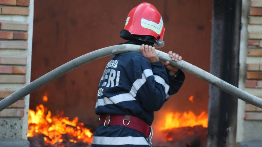 Incendiu la un grajd de animale din localitatea General Scărişoreanu