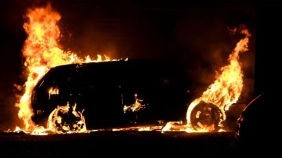 TULCEA: Mașină distrusă de un incendiu