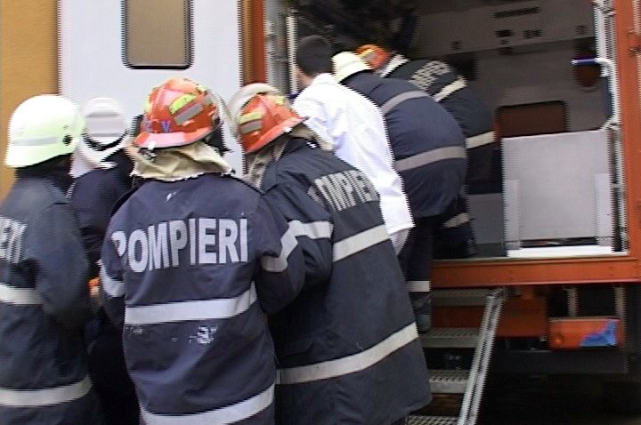 Persoană obeză, transportată de ISU Tulcea