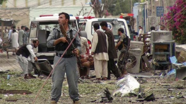Vizită pe muchie de cuţit în Teheran, după atentatul cu zeci de morţi la graniţa cu Pakistanul