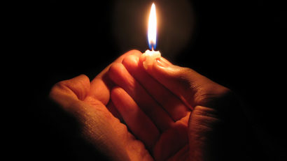 Sâmbătă noapte, credincioşii sunt chemaţi să ia Lumină