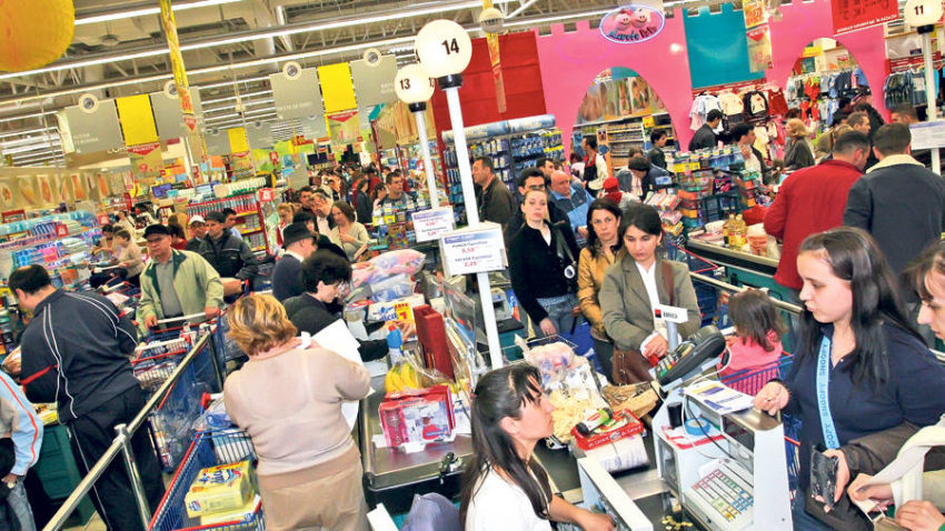 De Paşte, românii au golit magazinele şi au stat acasă