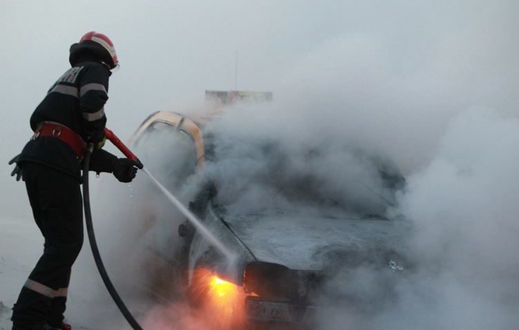 CONSTANȚA: O mașină a luat foc