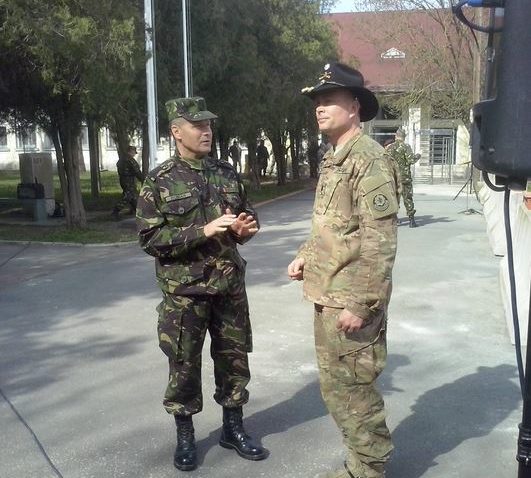 Militarii români, americani și englezi joacă fotbal la Constanța