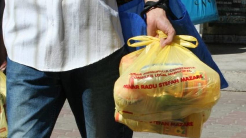 PACHETELE cu alimente pentru nevoiaşii din Constanţa SE ACORDĂ de miercuri