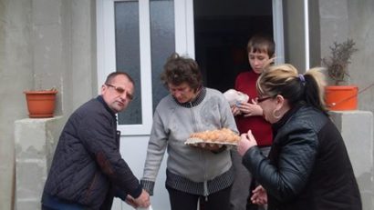 Produse de Paşti pentru familiile sărace din Cumpăna