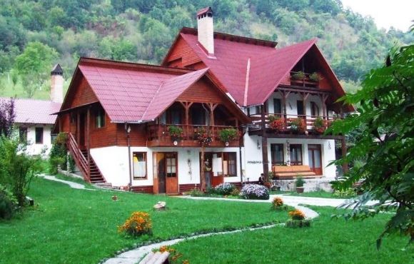 Cât au cheltuit românii de Paşte. Topul celor mai aglomerate staţiuni
