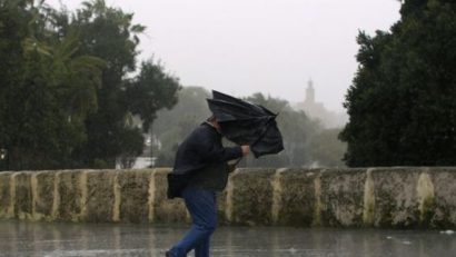 Vreme rece în Dobrogea, cu ploi şi vânt puternic