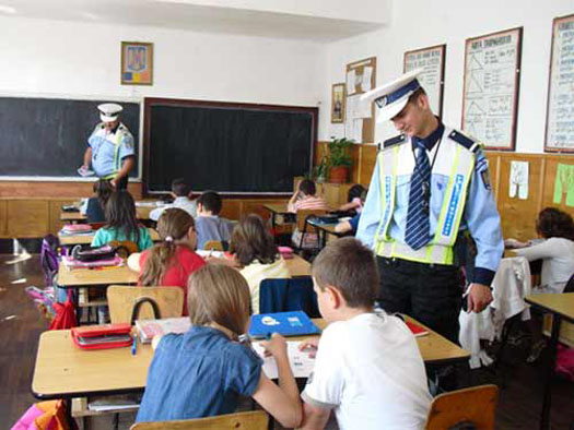 Faţă în faţă. Poliţişti şi elevi constănţeni