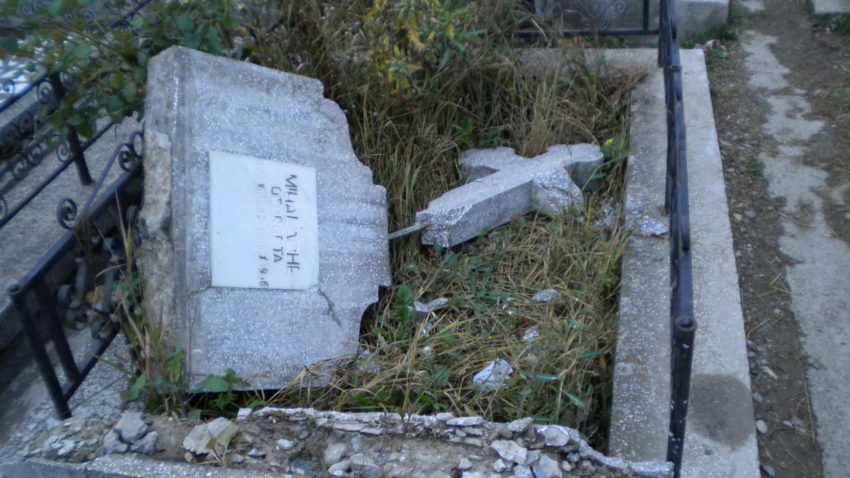 ÎNGROZITOR. Gropari arestaţi pentru profanare de morminte
