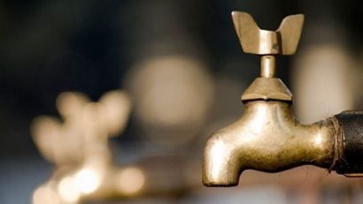 Comunităţile locale care au investit în reţelele de alimentare cu apă îşi recuperează banii