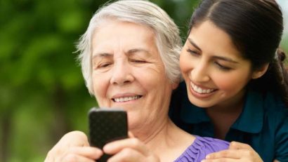 Serviciu pentru smartphone, care ajută bătrânii să nu se rătăcească