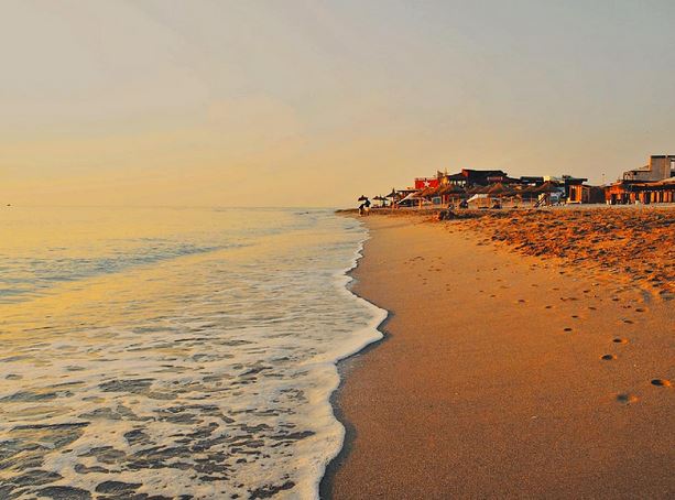 Litoralul îşi aşteaptă turiştii cu preţuri pentru toate buzunarele