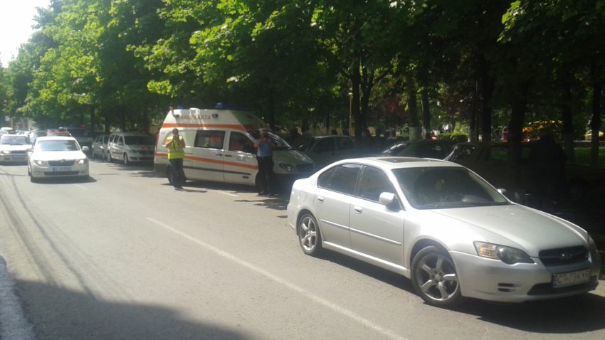 EXCLUSIV: Femeie lovită de un autoturism (foto)