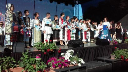 (FOTO) Ovidiu şi-a decernat premiile.