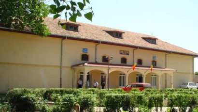 Cuplurile din Cumpăna vor fi sărbătorite, vineri, cu flori şi comedie