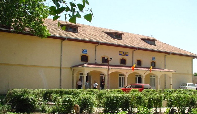 Cuplurile din Cumpăna vor fi sărbătorite, vineri, cu flori şi comedie