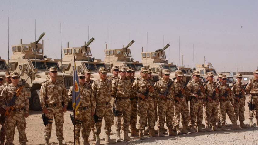 Starea de sănătate a militarilor răniţi în Afganistan evoluează în mod favorabil