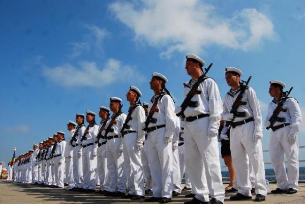 Expoziţii de armament şi jocuri marinăreşti, sâmbătă, pe faleză