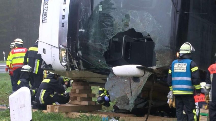 UPDATE ACCIDENT de autocar în Germania. Trei români, răniţi grav