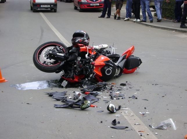 Zi cu ghinion pentru motocicliştii constănţeni. Coliziuni cu un SUV şi un microbuz