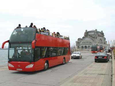 Patru autobuze etajate din Constanţa vor circula pe străzile Capitalei