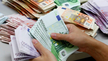 Tranzacţii limitate cu bani cash