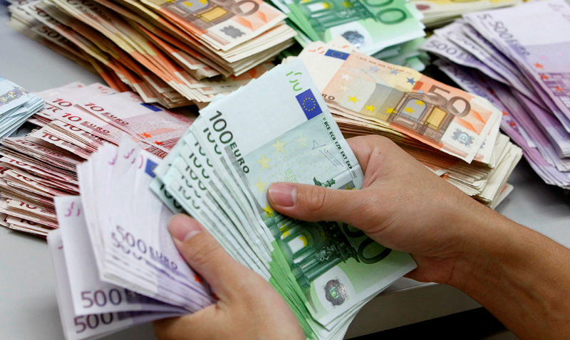 Tranzacţii limitate cu bani cash