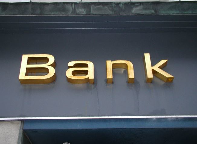 Băncile estimează o creştere a cererii pentru credite imobiliare şi de consum