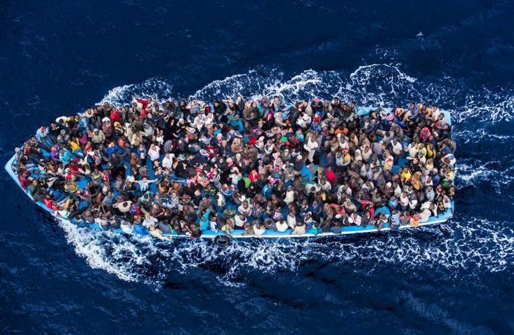 Teroriştii ar putea ajunge în Europa ascunşi printre imigranţi
